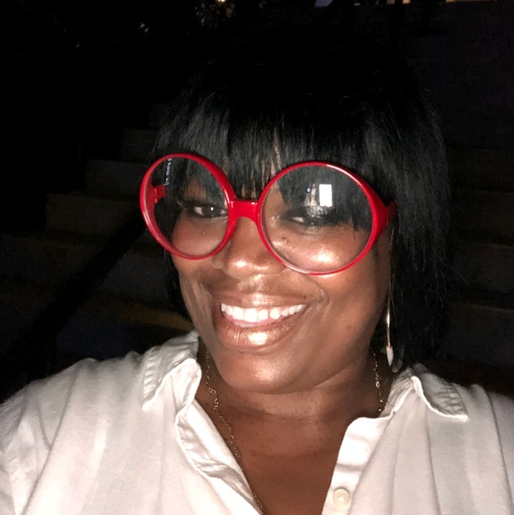 Meet your Posher, Felicia - Picture 1 of 1